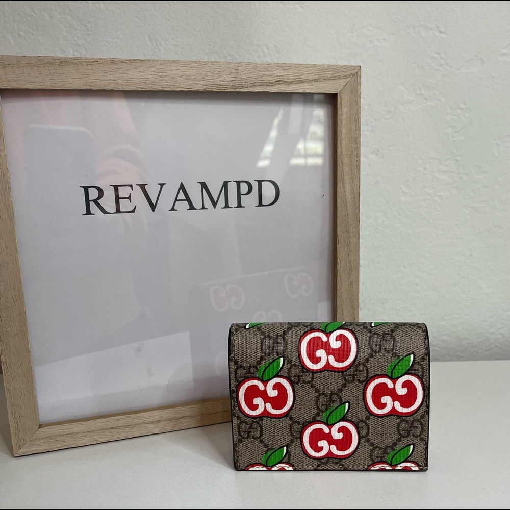 Brand new and authentic Gucci apples collection wallet